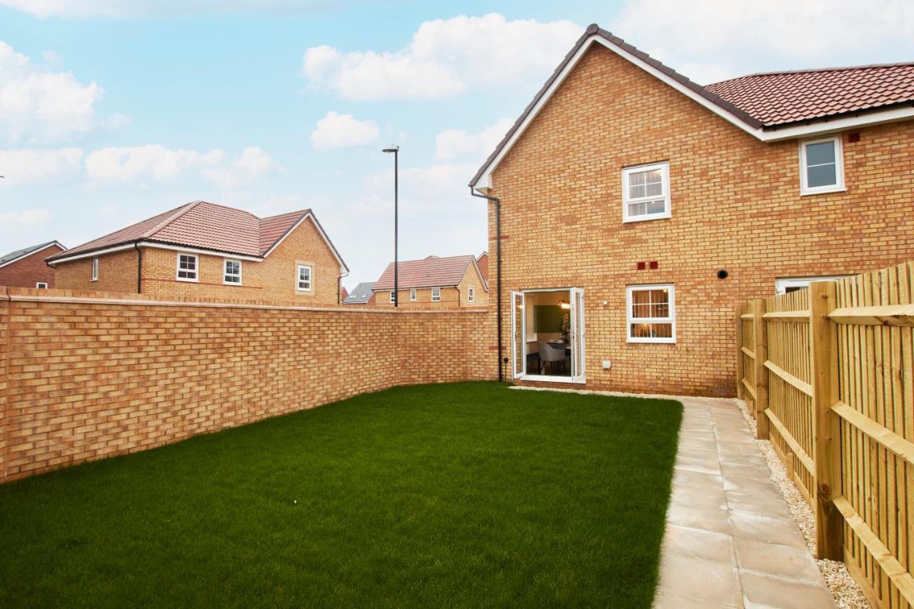 Superb 3Br House In Coventry Sleeps 9 W/Parking Villa Exterior foto